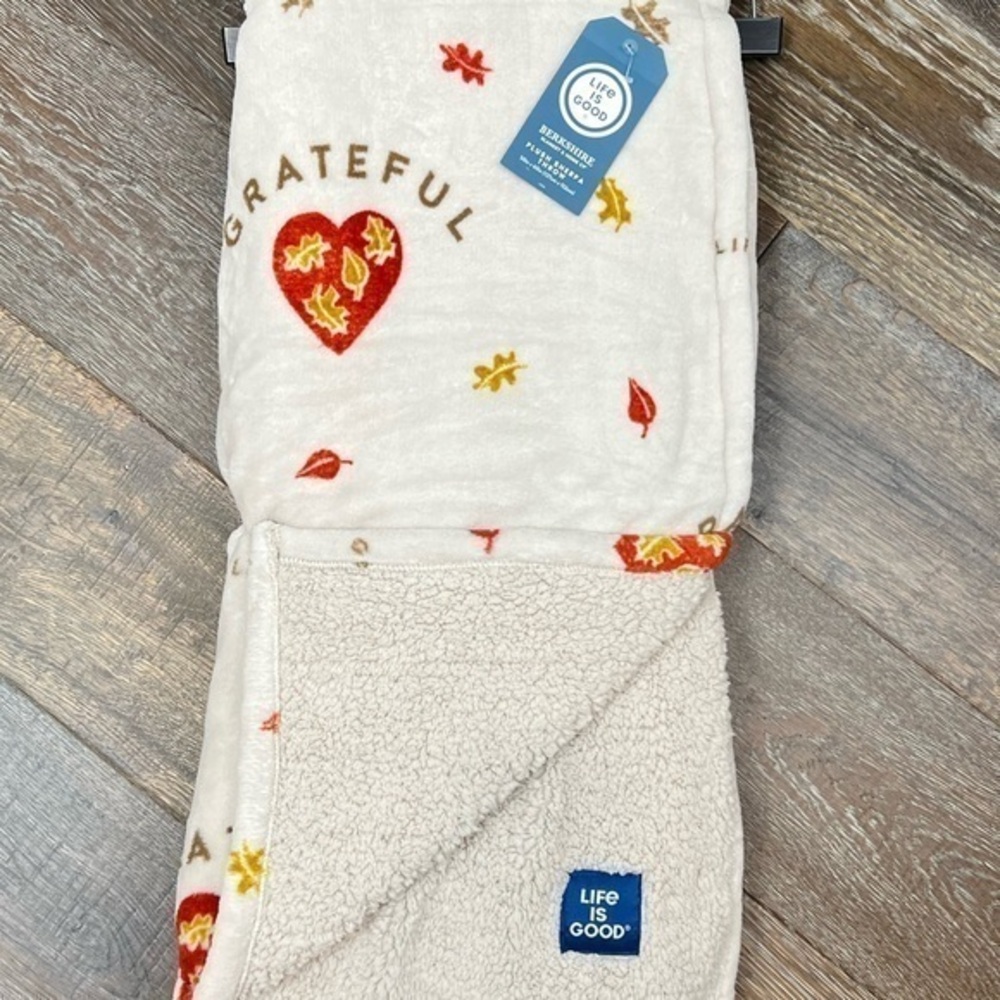 Life is good - ‘Grateful’ Sherpa lined throw. 50 x 60“. NWT. Firm!